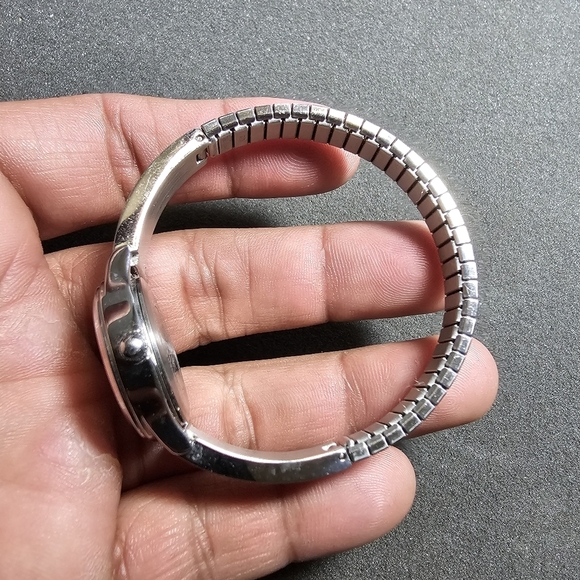 Timex Ladies Quartz Fashion Watch Silver Tone Black Stretch Bracelet Working sho - Picture 6 of 10